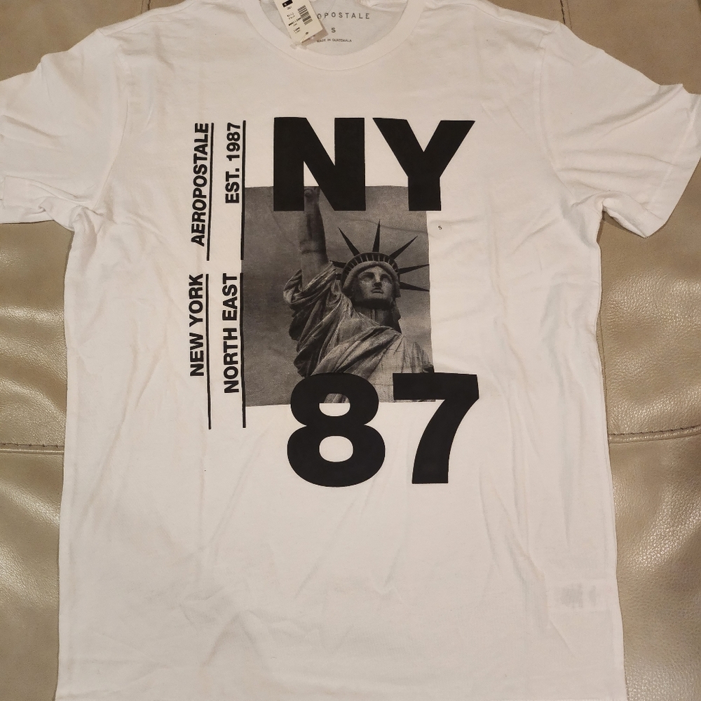 Aeropostale graphic tee